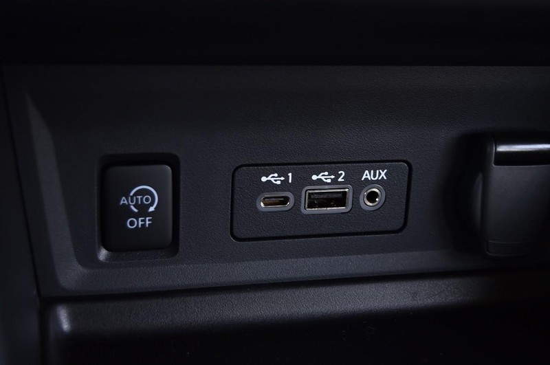 Nissan Sentra Vehicle Image 16