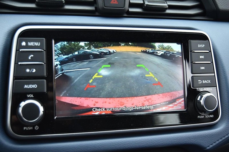 Nissan Versa Vehicle Full-screen Gallery Image 12