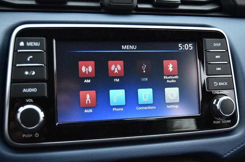 Nissan Versa Vehicle Full-screen Gallery Image 13