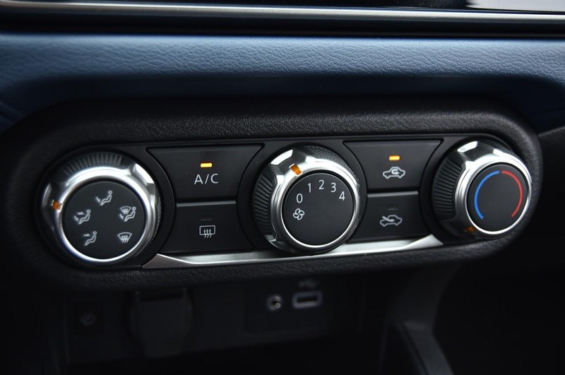 Nissan Versa Vehicle Full-screen Gallery Image 14