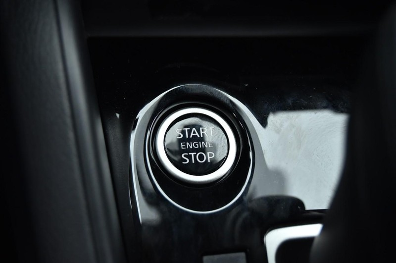 Nissan Versa Vehicle Full-screen Gallery Image 16