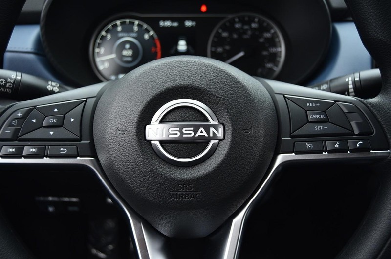Nissan Versa Vehicle Full-screen Gallery Image 17