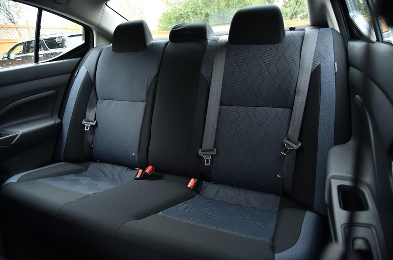 Nissan Versa Vehicle Full-screen Gallery Image 20