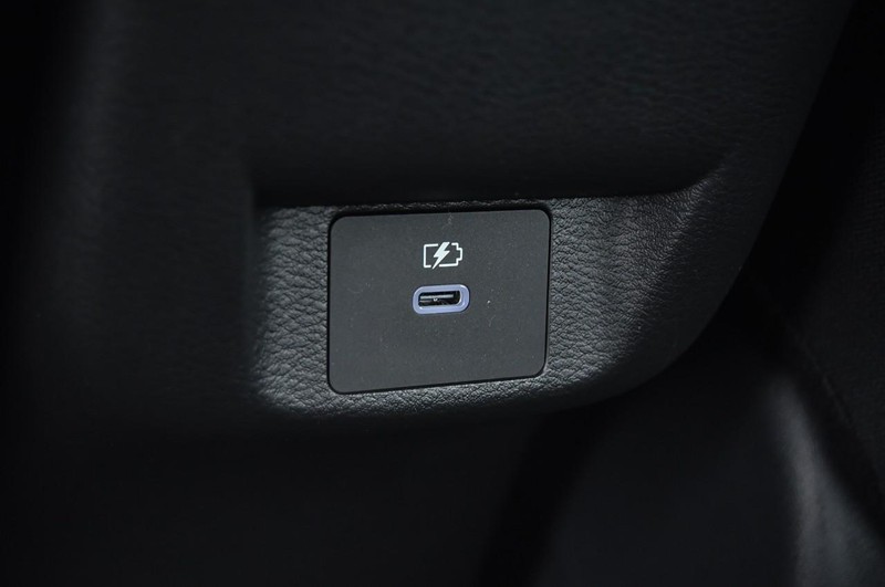 Nissan Versa Vehicle Full-screen Gallery Image 21