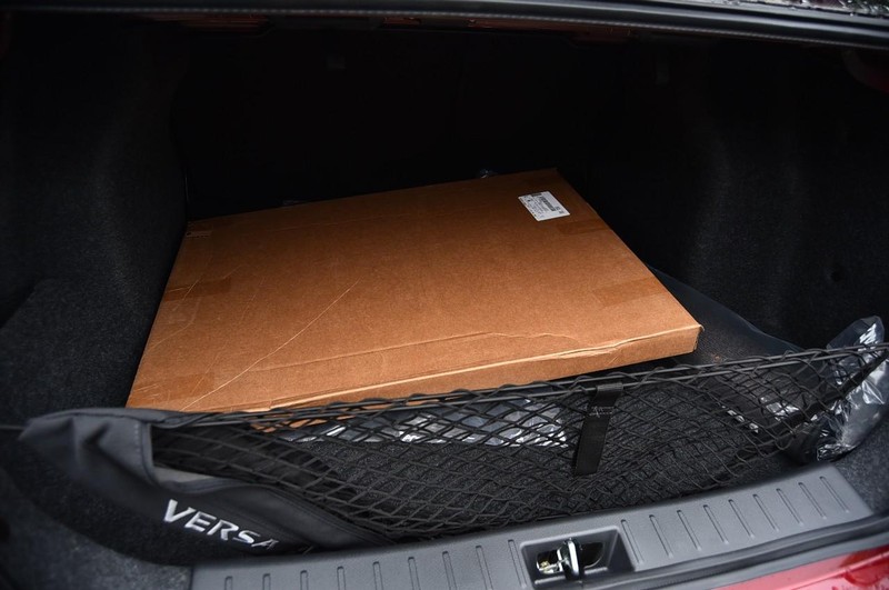 Nissan Versa Vehicle Full-screen Gallery Image 22