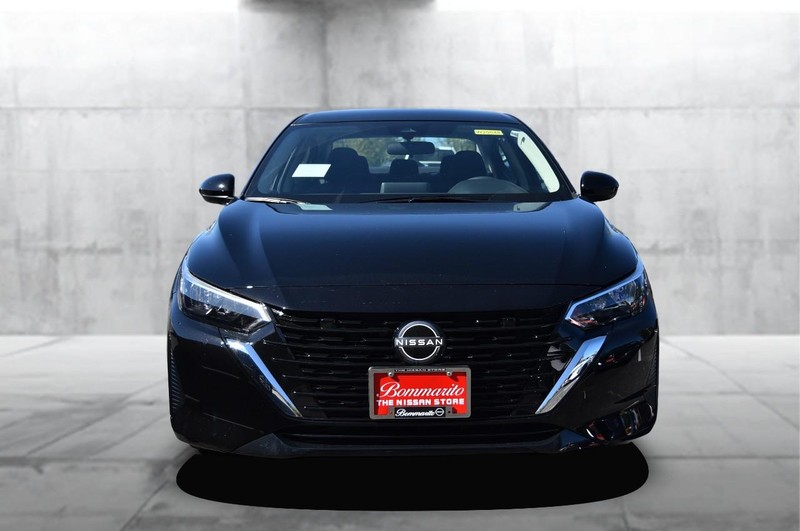 Nissan Sentra Vehicle Full-screen Gallery Image 4