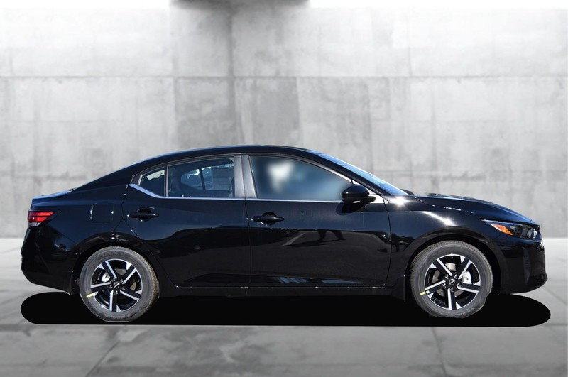 Nissan Sentra Vehicle Full-screen Gallery Image 5