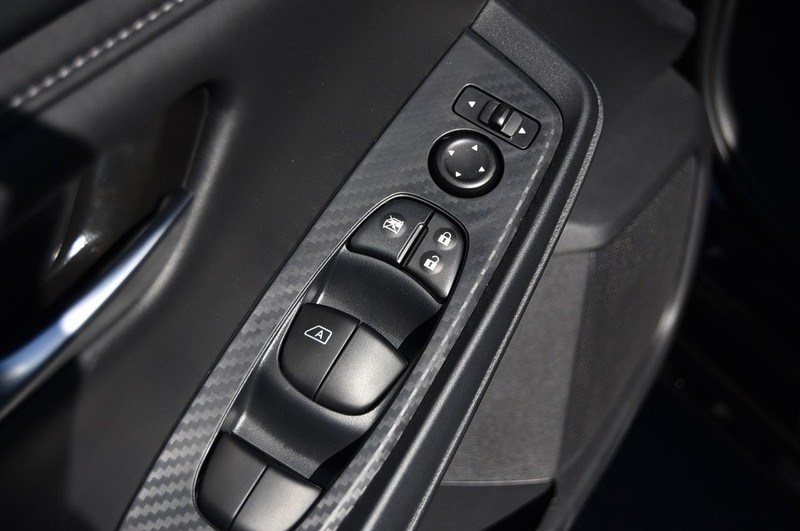 Nissan Sentra Vehicle Full-screen Gallery Image 9