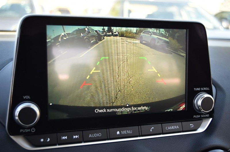 Nissan Sentra Vehicle Full-screen Gallery Image 13