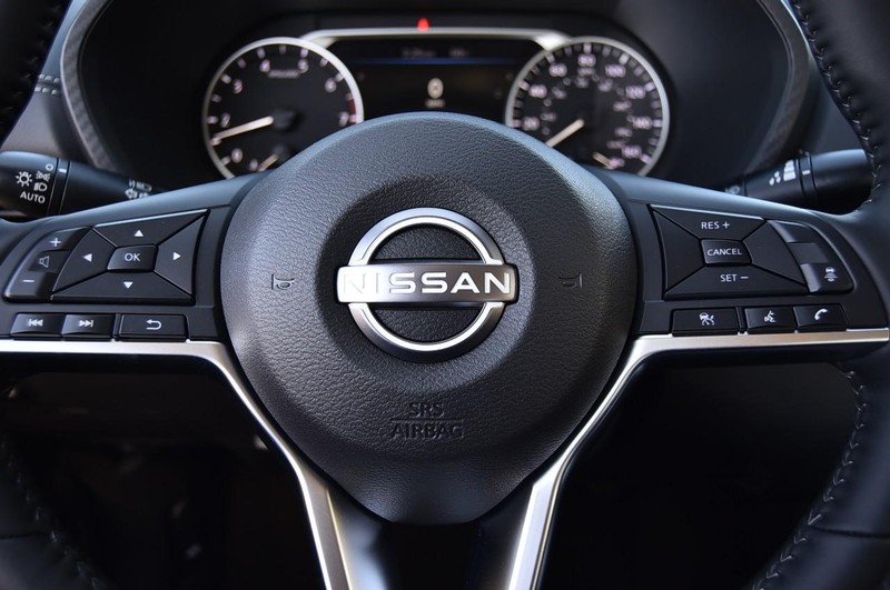 Nissan Sentra Vehicle Full-screen Gallery Image 18