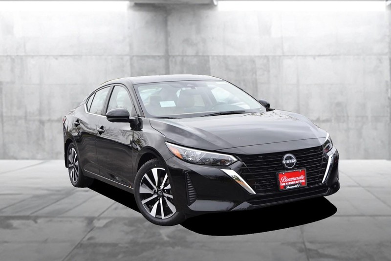 Nissan Sentra Vehicle Full-screen Gallery Image 2