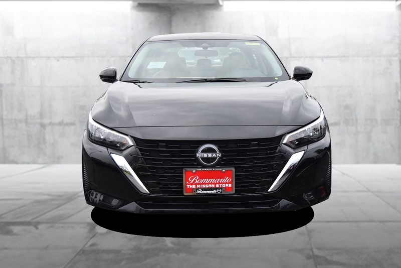 Nissan Sentra Vehicle Full-screen Gallery Image 4