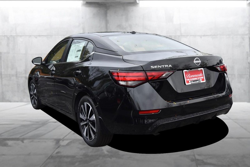 Nissan Sentra Vehicle Full-screen Gallery Image 7