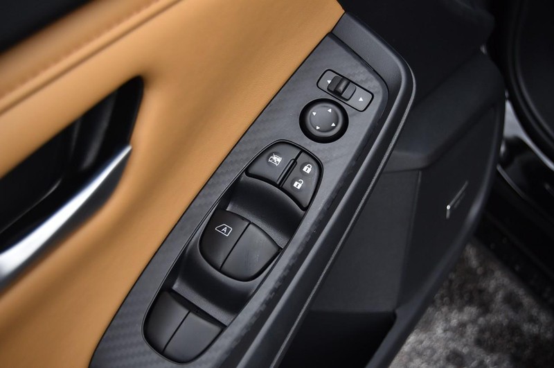 Nissan Sentra Vehicle Full-screen Gallery Image 9