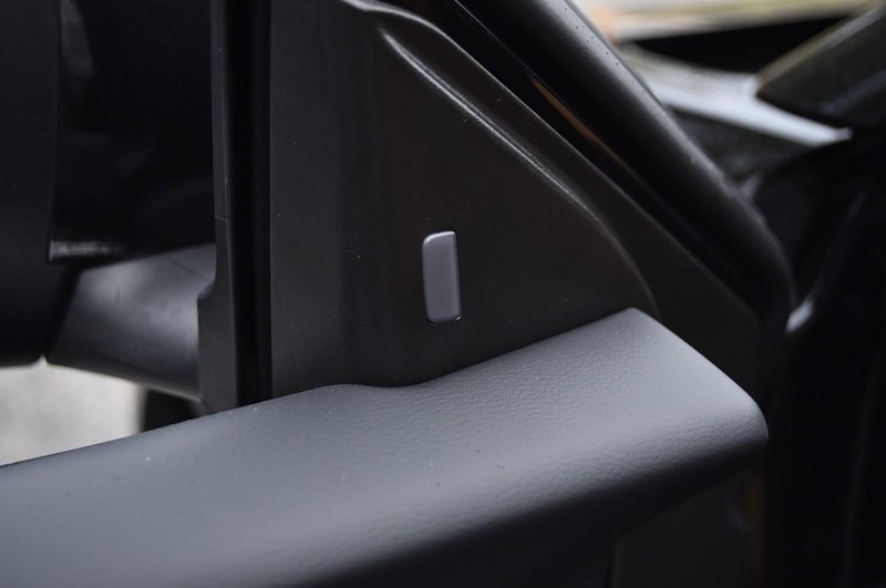 Nissan Sentra Vehicle Full-screen Gallery Image 11