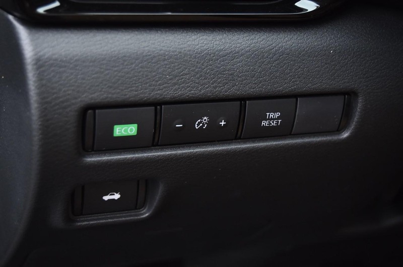 Nissan Sentra Vehicle Full-screen Gallery Image 12