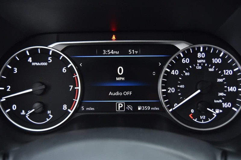 Nissan Sentra Vehicle Full-screen Gallery Image 13