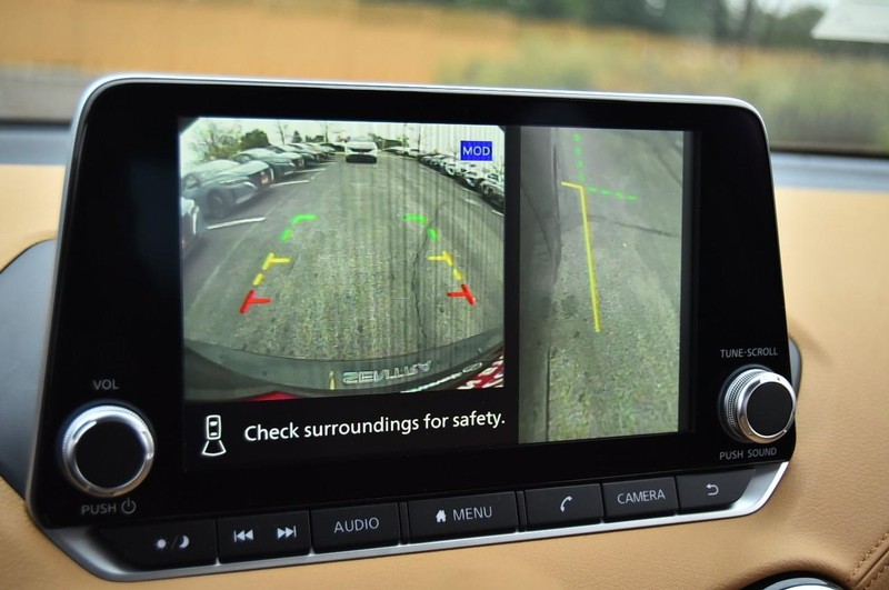 Nissan Sentra Vehicle Full-screen Gallery Image 15