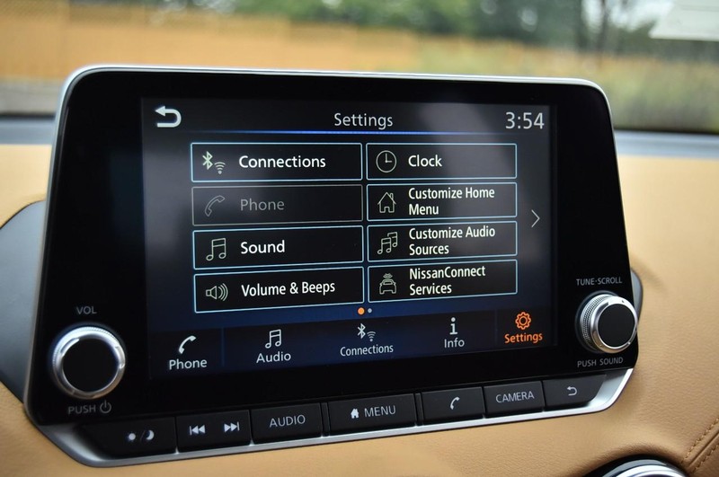 Nissan Sentra Vehicle Full-screen Gallery Image 17