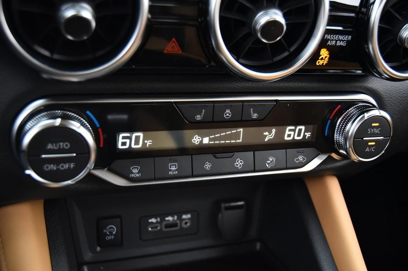 Nissan Sentra Vehicle Full-screen Gallery Image 18