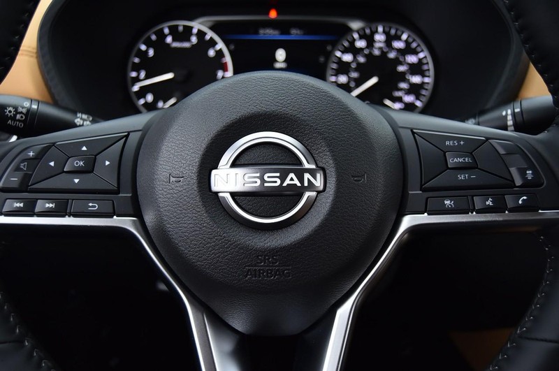 Nissan Sentra Vehicle Full-screen Gallery Image 21