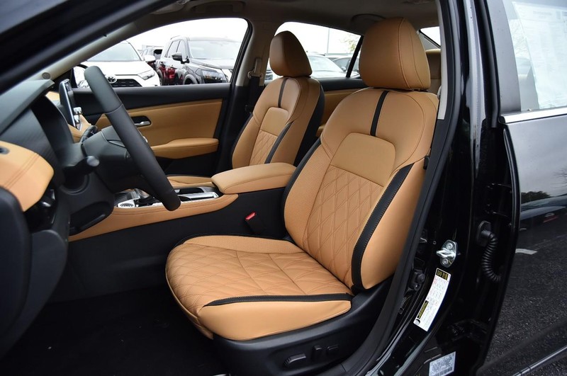 Nissan Sentra Vehicle Full-screen Gallery Image 22