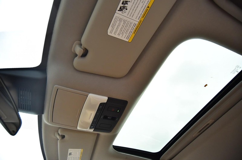 Nissan Sentra Vehicle Full-screen Gallery Image 24