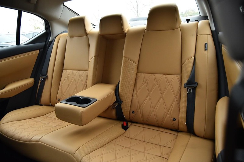 Nissan Sentra Vehicle Full-screen Gallery Image 25