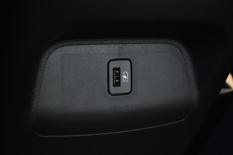 Nissan Sentra Vehicle Full-screen Gallery Image 26