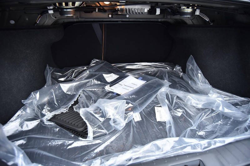 Nissan Sentra Vehicle Full-screen Gallery Image 27