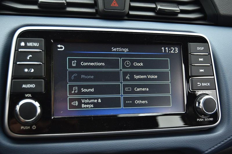 Nissan Versa Vehicle Full-screen Gallery Image 13