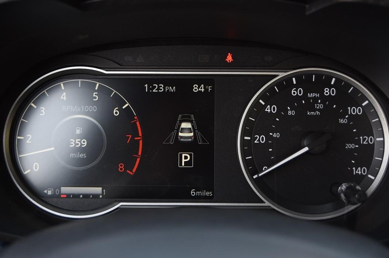 Nissan Versa Vehicle Full-screen Gallery Image 11