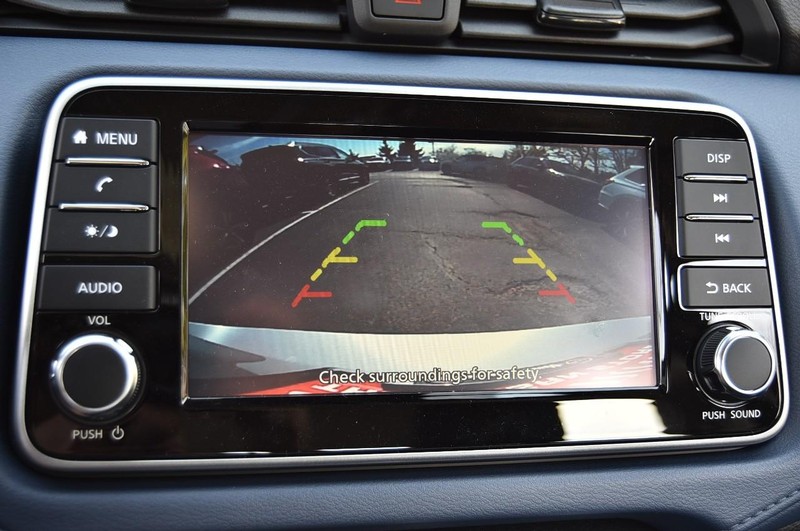 Nissan Versa Vehicle Full-screen Gallery Image 12