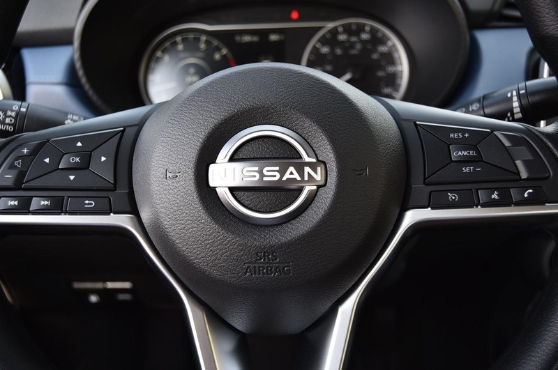 Nissan Versa Vehicle Full-screen Gallery Image 17