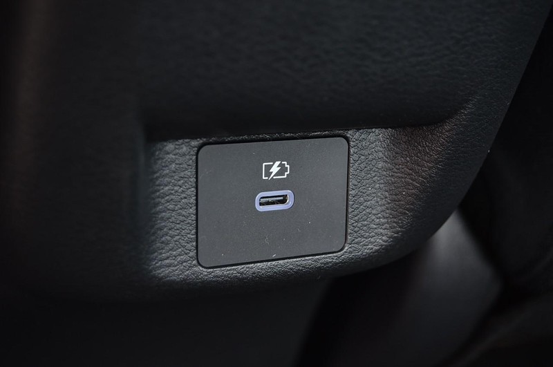 Nissan Versa Vehicle Full-screen Gallery Image 21