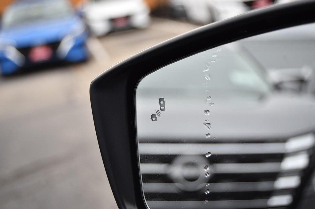 Nissan Versa Vehicle Image 10