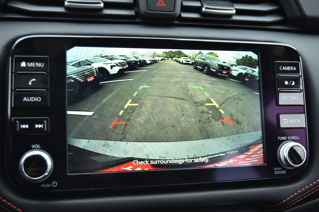 Nissan Versa Vehicle Image 12