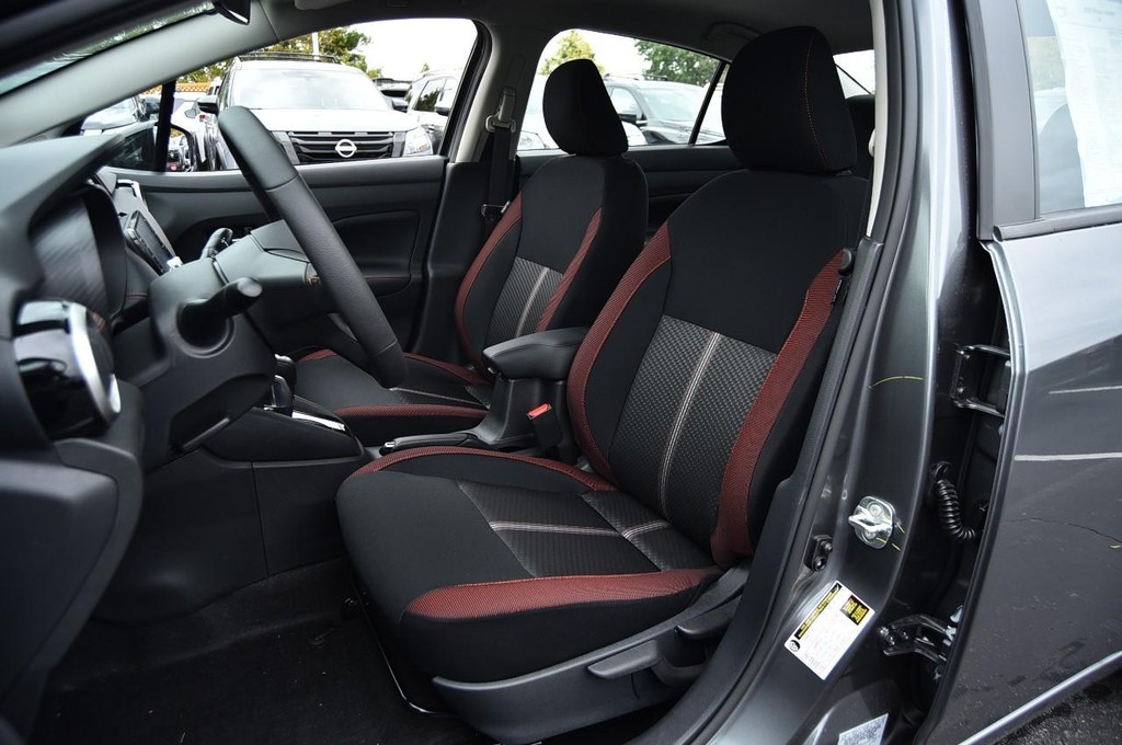 Nissan Versa Vehicle Image 18