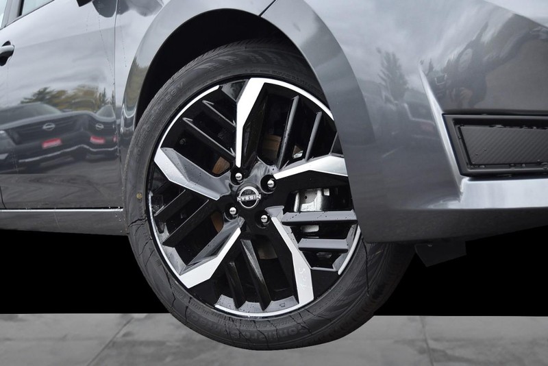 Nissan Versa Vehicle Full-screen Gallery Image 3