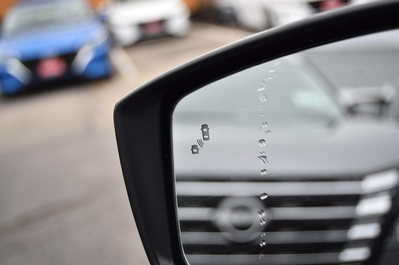 Nissan Versa Vehicle Full-screen Gallery Image 10