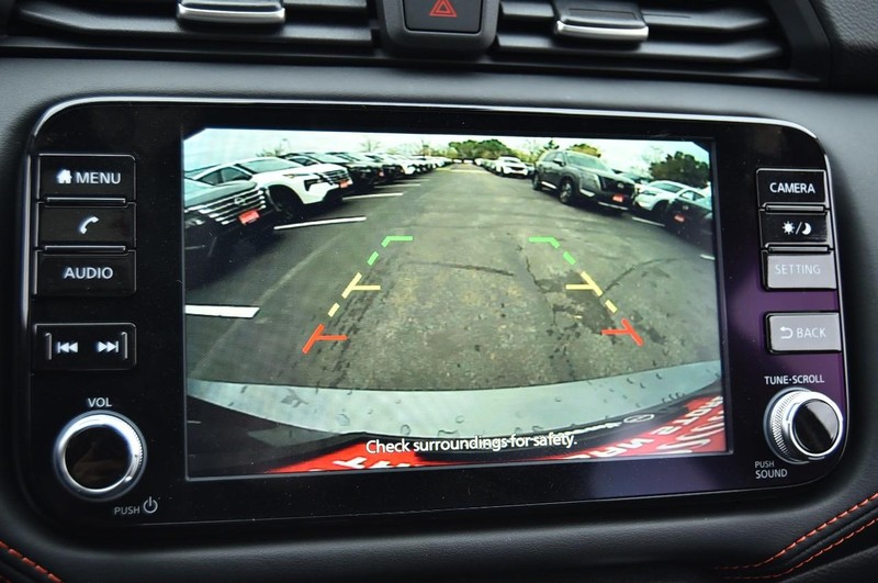 Nissan Versa Vehicle Full-screen Gallery Image 12