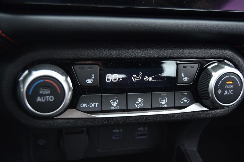 Nissan Versa Vehicle Full-screen Gallery Image 14