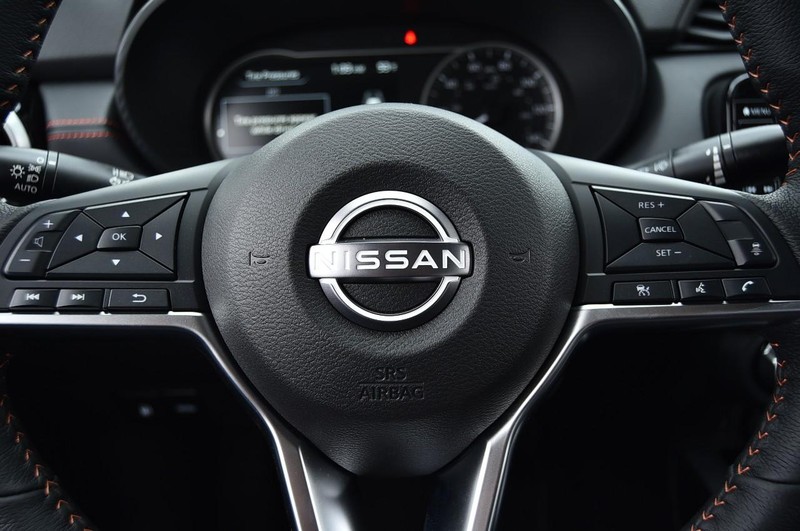 Nissan Versa Vehicle Full-screen Gallery Image 17