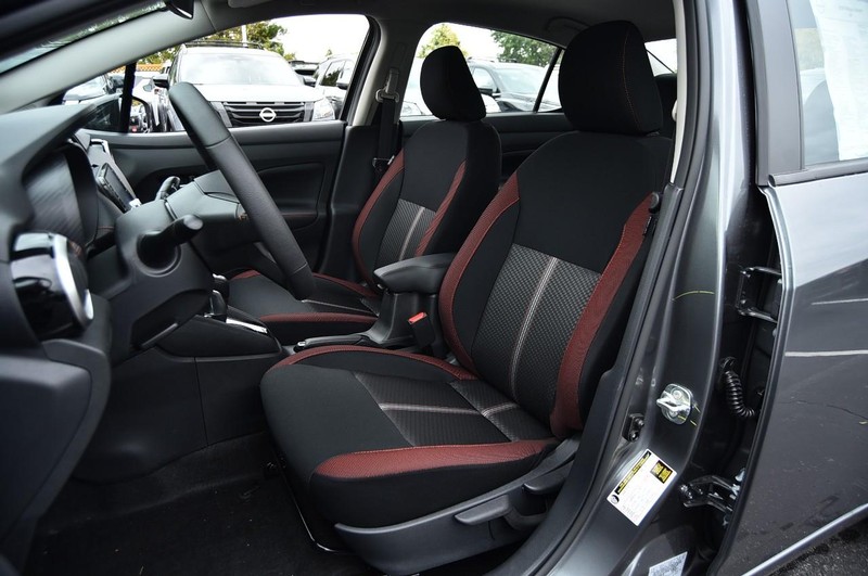 Nissan Versa Vehicle Full-screen Gallery Image 18