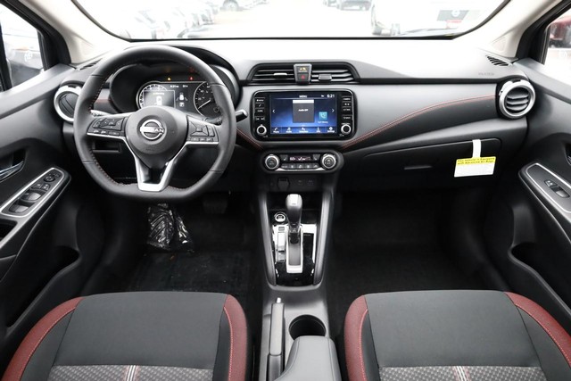 Nissan Versa Vehicle Image 21