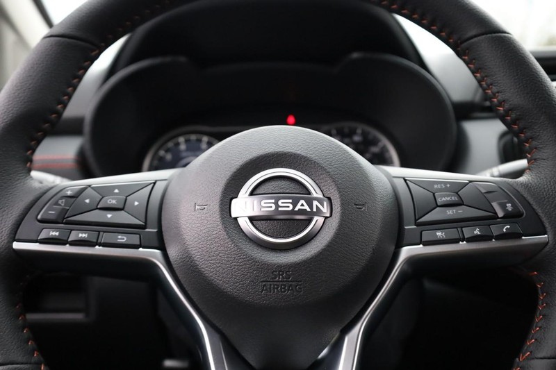 Nissan Versa Vehicle Full-screen Gallery Image 9
