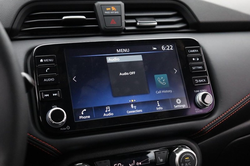 Nissan Versa Vehicle Full-screen Gallery Image 11