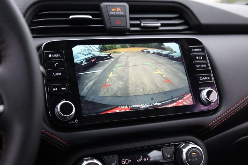 Nissan Versa Vehicle Full-screen Gallery Image 12