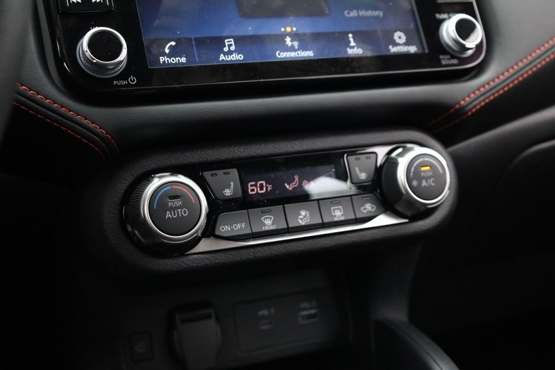 Nissan Versa Vehicle Full-screen Gallery Image 13