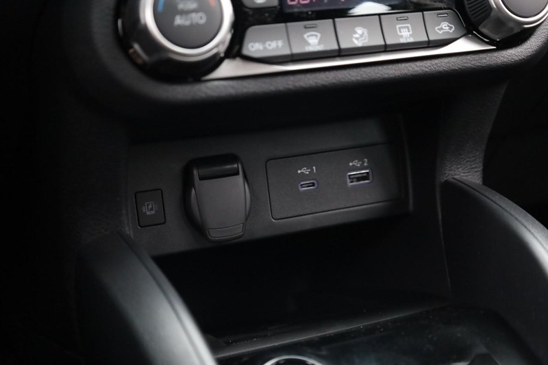 Nissan Versa Vehicle Full-screen Gallery Image 14